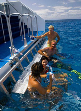 Tusa5 Transom in water
